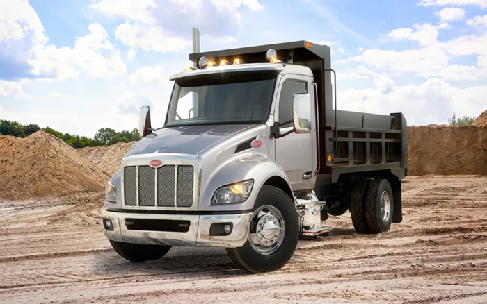 Peterbilt 548